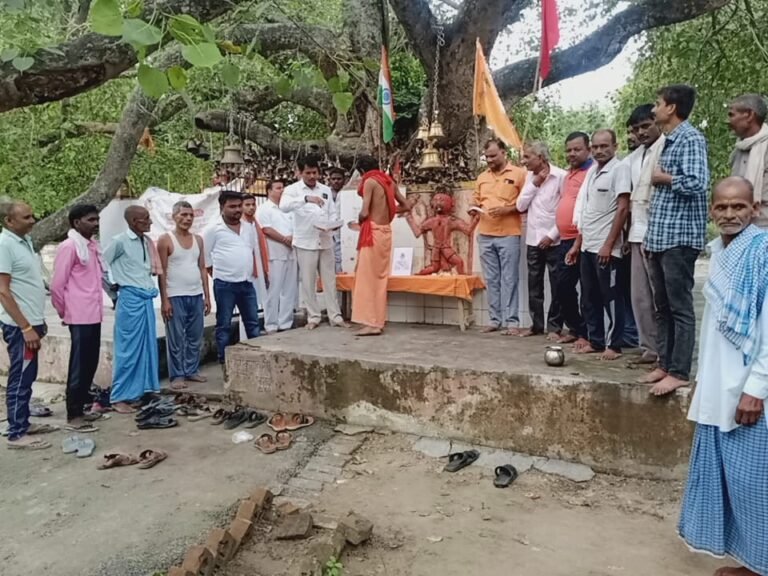 विश्वकर्मा पूजा व प्रधानमंत्री नरेंद्र मोदी के जन्मदिन पर ब्लाक प्रमुख ने पूजा अर्चना कर प्रधानमंत्री के दीर्घायु की कामना ।